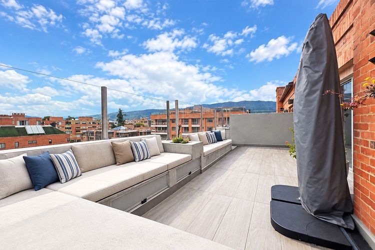 Apartamento de 3 alcobas en venta en Santa Barbara, Bogotá, 245 m² · foto 2 de 18