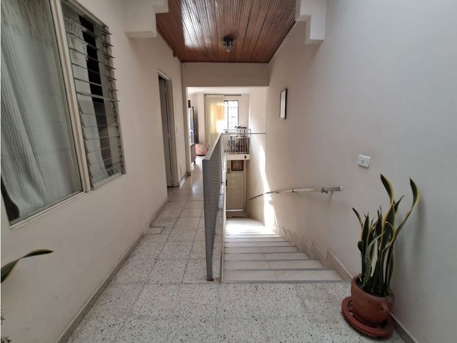 Casa de 5 alcobas en venta en La Candelaria, Medellín, 230 m² · foto 2 de 16