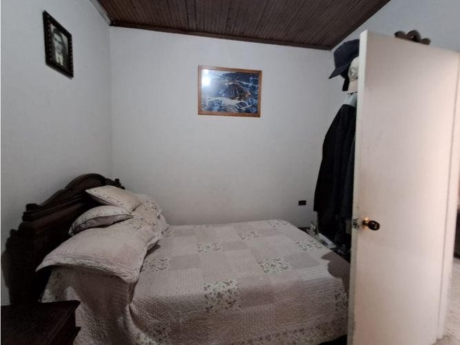 Casa de 5 alcobas en venta en La Candelaria, Medellín, 230 m² · foto 7 de 16