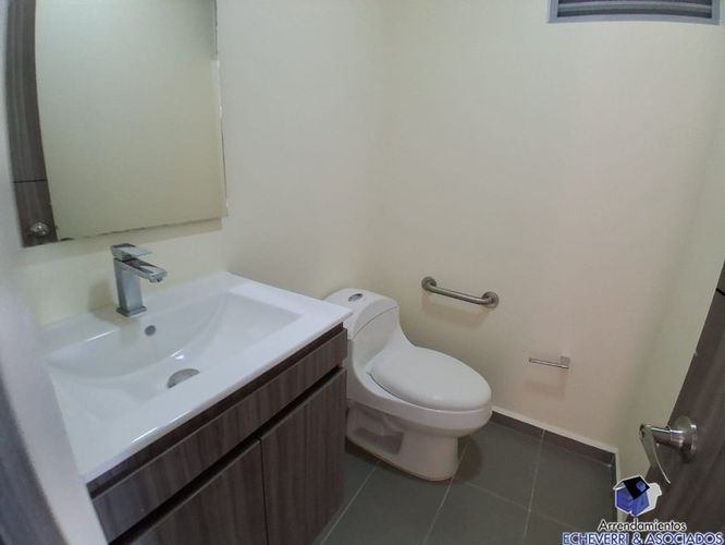 Apartamento de 3 alcobas en arriendo en Las Cometas, Envigado, 140 m² · foto 6 de 14