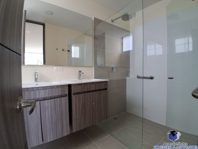 Apartamento de 3 alcobas en arriendo en Las Cometas, Envigado, 140 m² · foto 11 de 14