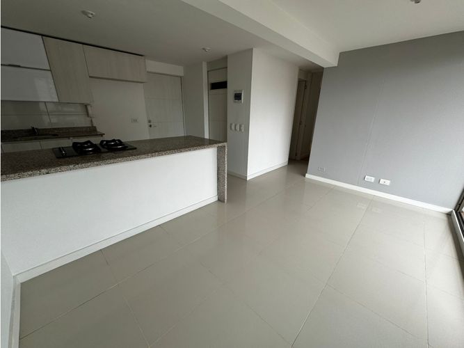 Apartamento de 2 alcobas en arriendo en Loma De Los Bernal, Medellín, 55 m² · foto 2 de 11