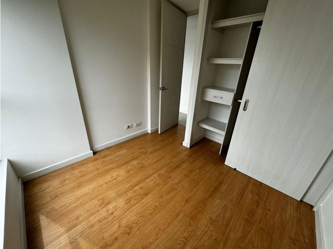 Apartamento de 2 alcobas en arriendo en Loma De Los Bernal, Medellín, 55 m² · foto 7 de 11