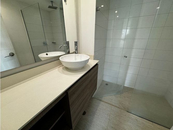 Apartamento de 2 alcobas en arriendo en Loma De Los Bernal, Medellín, 55 m² · foto 9 de 11