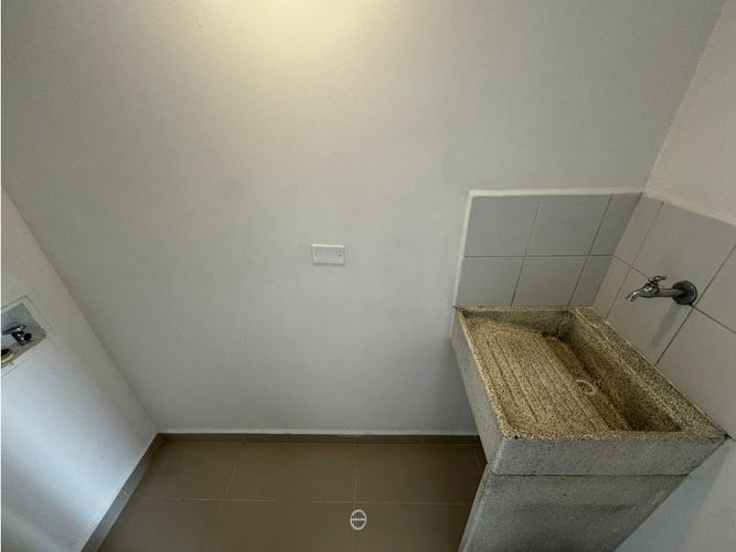 Apartamento de 2 alcobas en arriendo en Loma De Los Bernal, Medellín, 55 m² · foto 11 de 11