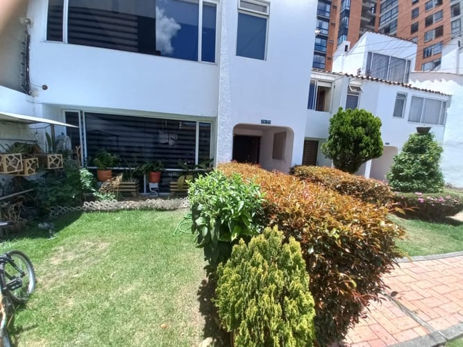 Casa de 5 alcobas en venta en Ilarco, Bogotá, 310 m² · foto 8 de 23