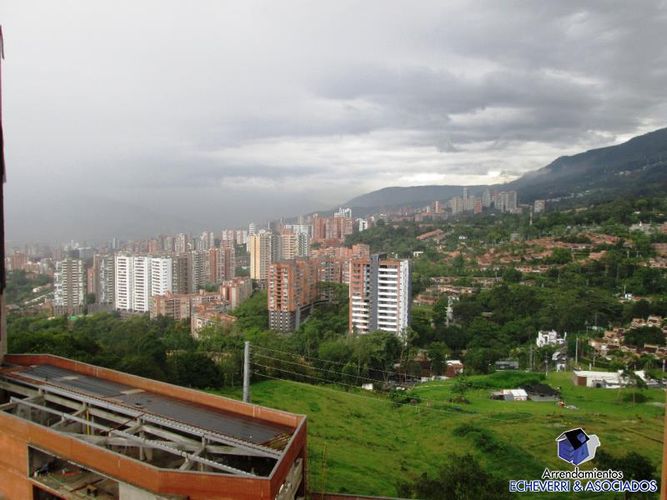 Apartaestudio en venta en Loma De Las Brujas, Envigado, 62 m² · foto 5 de 13