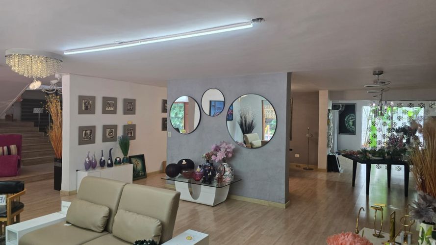 Casa de 6 alcobas en arriendo en Patio Bonito, Medellín, 420 m² · foto 3 de 15