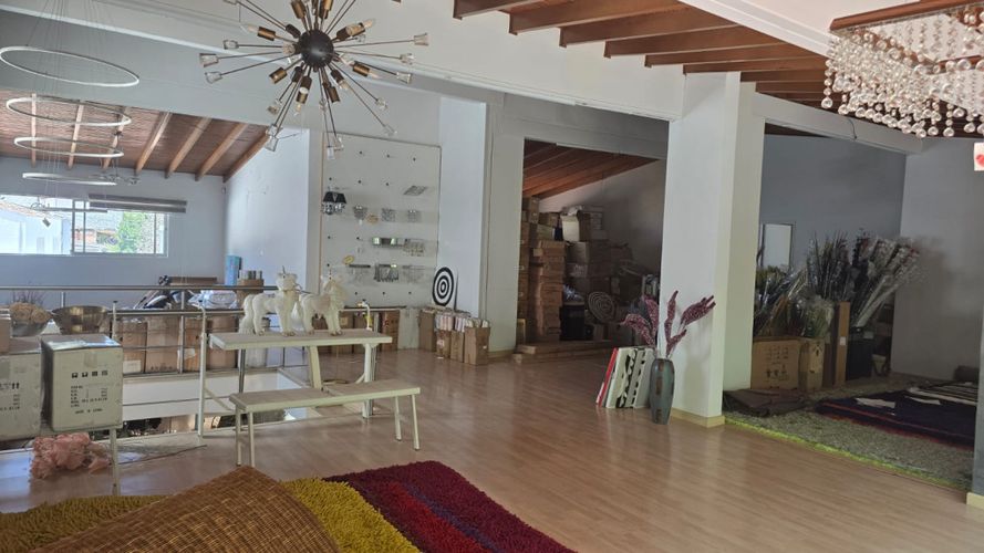 Casa de 6 alcobas en arriendo en Patio Bonito, Medellín, 420 m² · foto 13 de 15