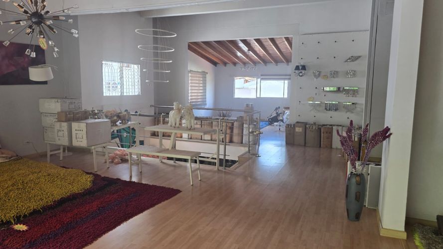 Casa de 6 alcobas en arriendo en Patio Bonito, Medellín, 420 m² · foto 15 de 15