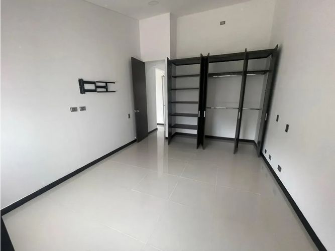 Casa de 3 alcobas en venta en El Castillo, Jamundí, 147 m² · foto 10 de 16