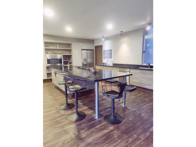 Casa de 4 alcobas en venta en Escobero, Medellín, 300 m² · foto 3 de 19