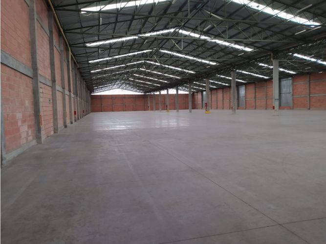 Bodega en arriendo en Echavarria, Madrid, 2500 m² · foto 6 de 7