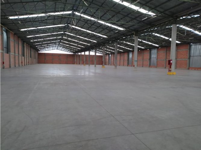 Bodega en arriendo en Echavarria, Madrid, 2500 m² · foto 7 de 7