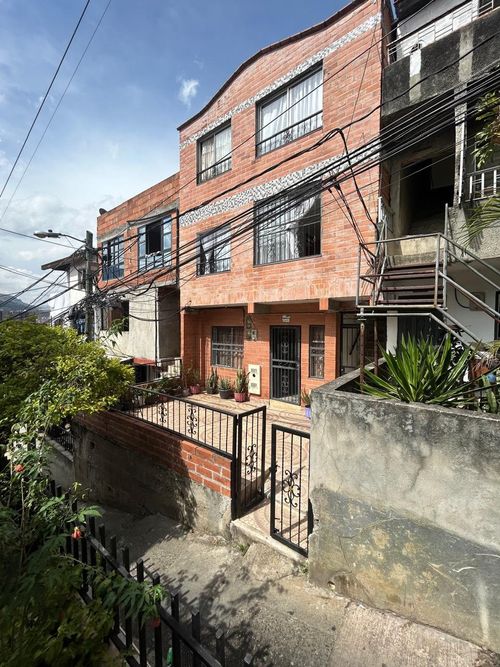 Apartamento de 3 alcobas en venta en Centro, Bello, 65 m² · foto 2 de 13