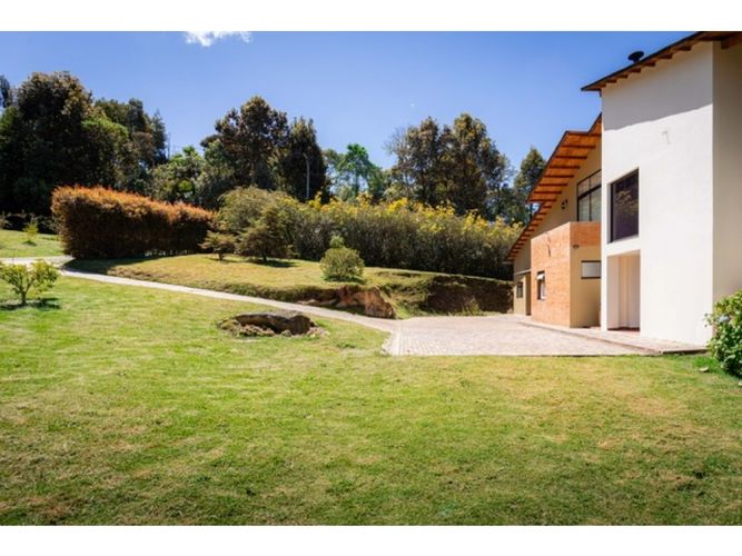 Casa de 4 alcobas en venta en Santa Isabel, La Calera, 412 m² · foto 2 de 18