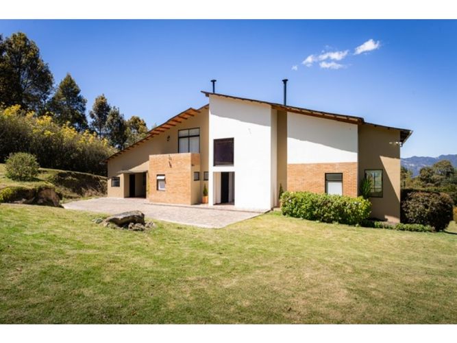 Casa de 4 alcobas en venta en Santa Isabel, La Calera, 412 m² · foto 3 de 18