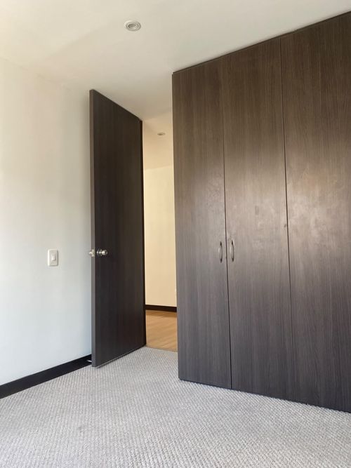 Apartamento de 3 alcobas en arriendo en Salitre Greco, Bogotá, 80 m² · foto 2 de 15