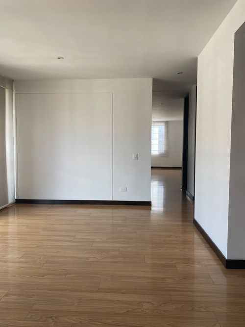 Apartamento de 3 alcobas en arriendo en Salitre Greco, Bogotá, 80 m² · foto 4 de 15