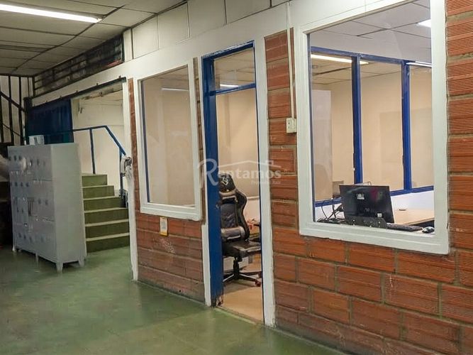 Bodega en arriendo en Zona Industrial No. 1, Itagüí, 2100 m² · foto 16 de 20
