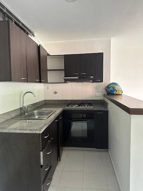 Apartamento de 3 alcobas en arriendo en Castropol, Medellín, 75 m² · foto 2 de 22