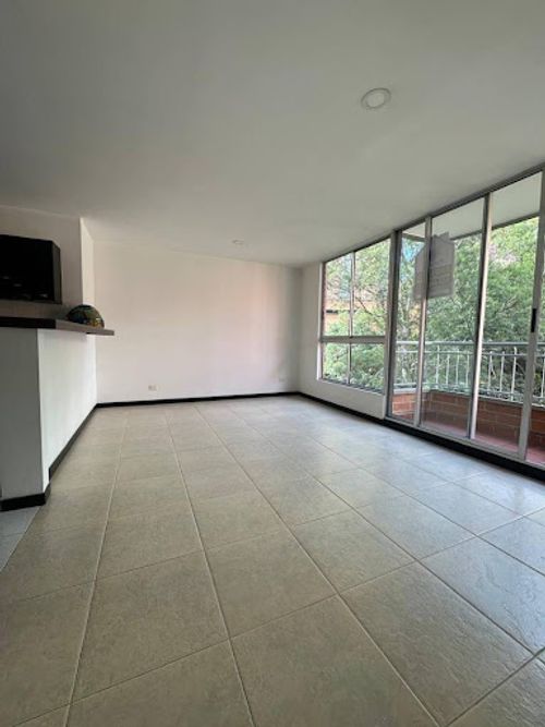 Apartamento de 3 alcobas en arriendo en Castropol, Medellín, 75 m² · foto 3 de 22
