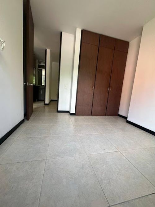Apartamento de 3 alcobas en arriendo en Castropol, Medellín, 75 m² · foto 11 de 22