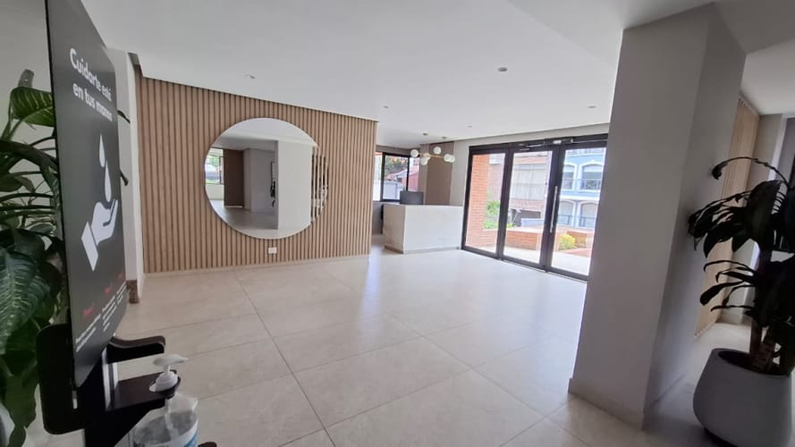 Apartamento de 3 alcobas en venta en Los Rosales, Bogotá, 195 m² · foto 3 de 18