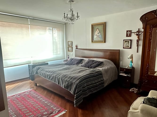Apartamento de 3 alcobas en venta en Los Rosales, Bogotá, 195 m² · foto 9 de 18