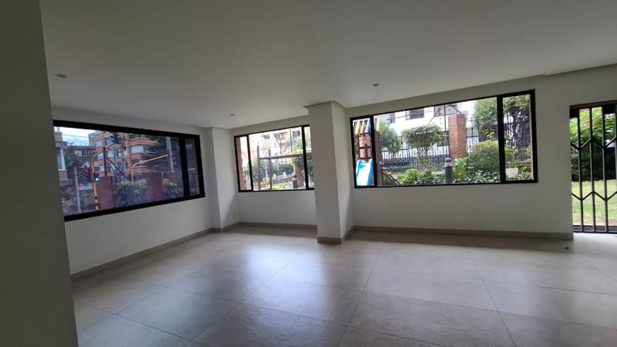Apartamento de 3 alcobas en venta en Los Rosales, Bogotá, 195 m² · foto 17 de 18
