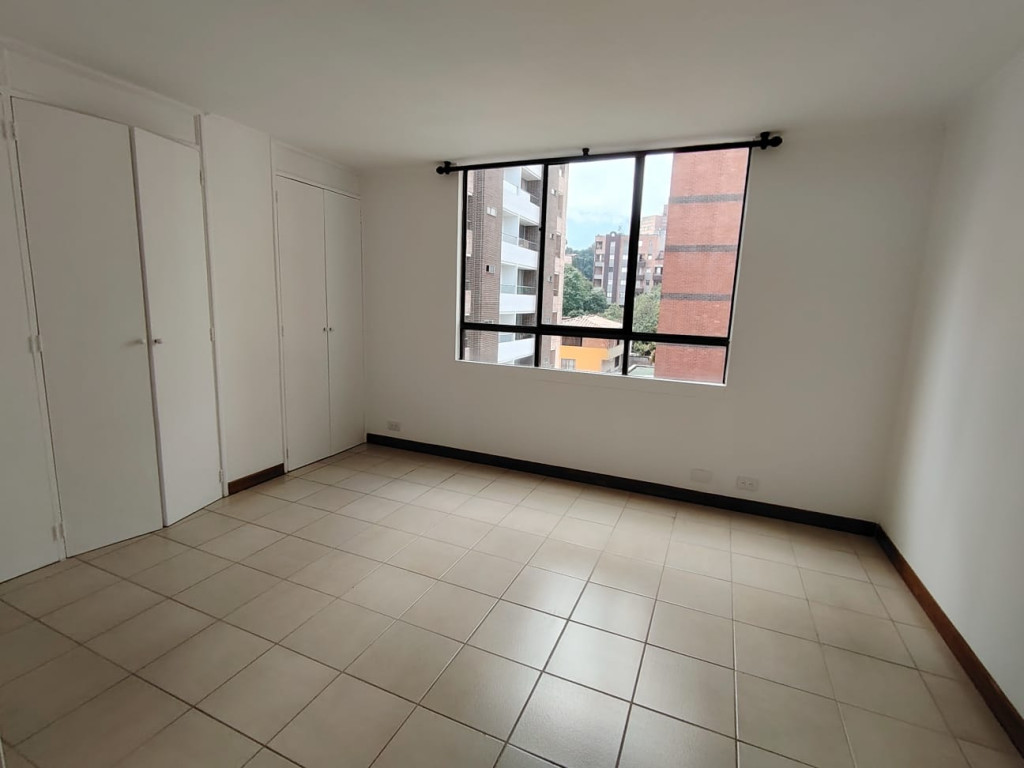 Apartamento en arriendo en El Portal, Envigado · foto 2 de 9
