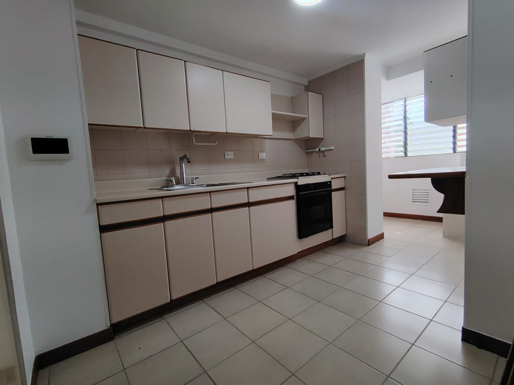 Apartamento en arriendo en El Portal, Envigado · foto 3 de 9