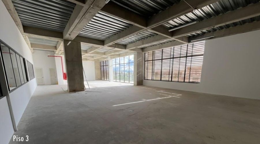 Bodega en arriendo en Pueblo Viejo, Cota, 2070 m² · foto 3 de 5