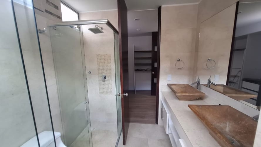 Apartamento de 3 alcobas en venta en San Patricio, Bogotá, 180 m² · foto 12 de 19