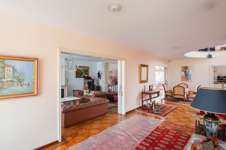 Casa de 5 alcobas en venta en Libertador, Bogotá, 857 m² · foto 2 de 24