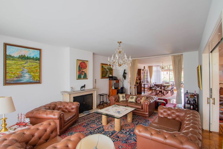 Casa de 5 alcobas en venta en Libertador, Bogotá, 857 m² · foto 3 de 24