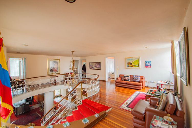 Casa de 5 alcobas en venta en Libertador, Bogotá, 857 m² · foto 16 de 24