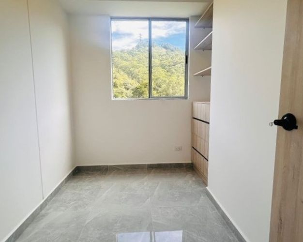 Apartamento de 2 alcobas en venta en Tres Esquinas, Sabaneta, 54 m² · foto 7 de 11