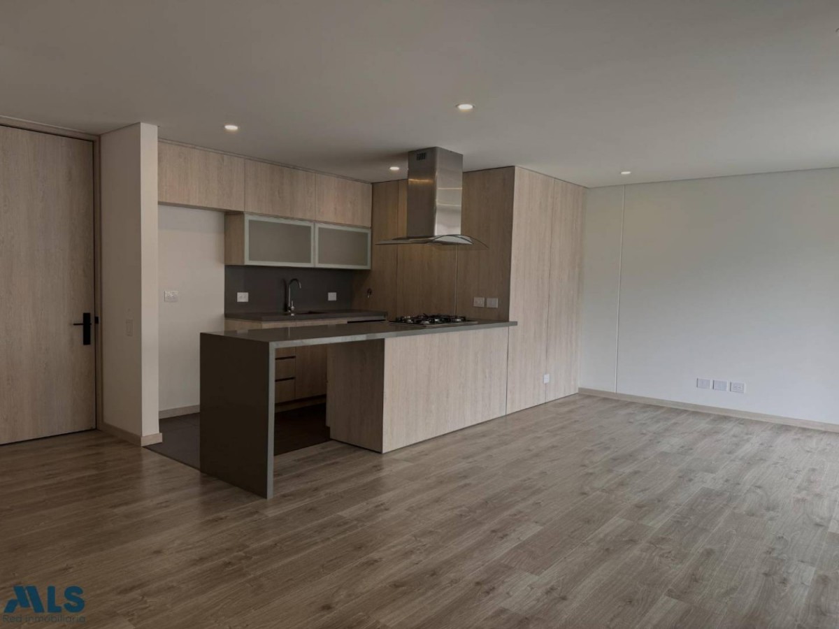 Apartamento en venta en Altos Del Poblado, Medellín · foto 2 de 24