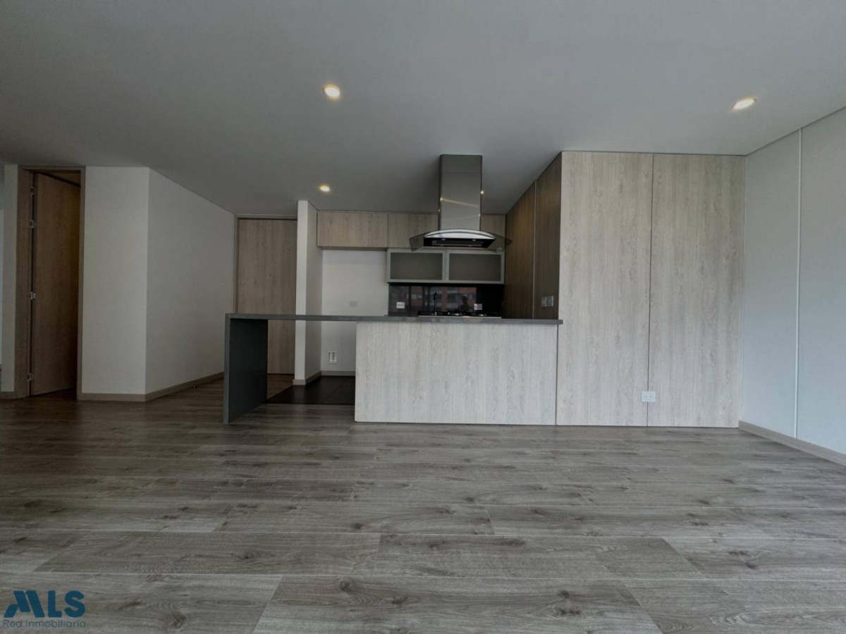 Apartamento en venta en Altos Del Poblado, Medellín · foto 5 de 24