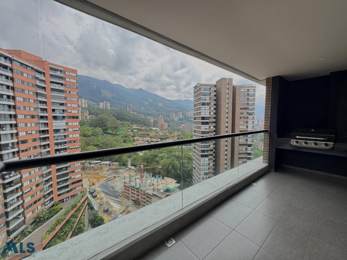 Apartamento en venta en Altos Del Poblado, Medellín · foto 9 de 24
