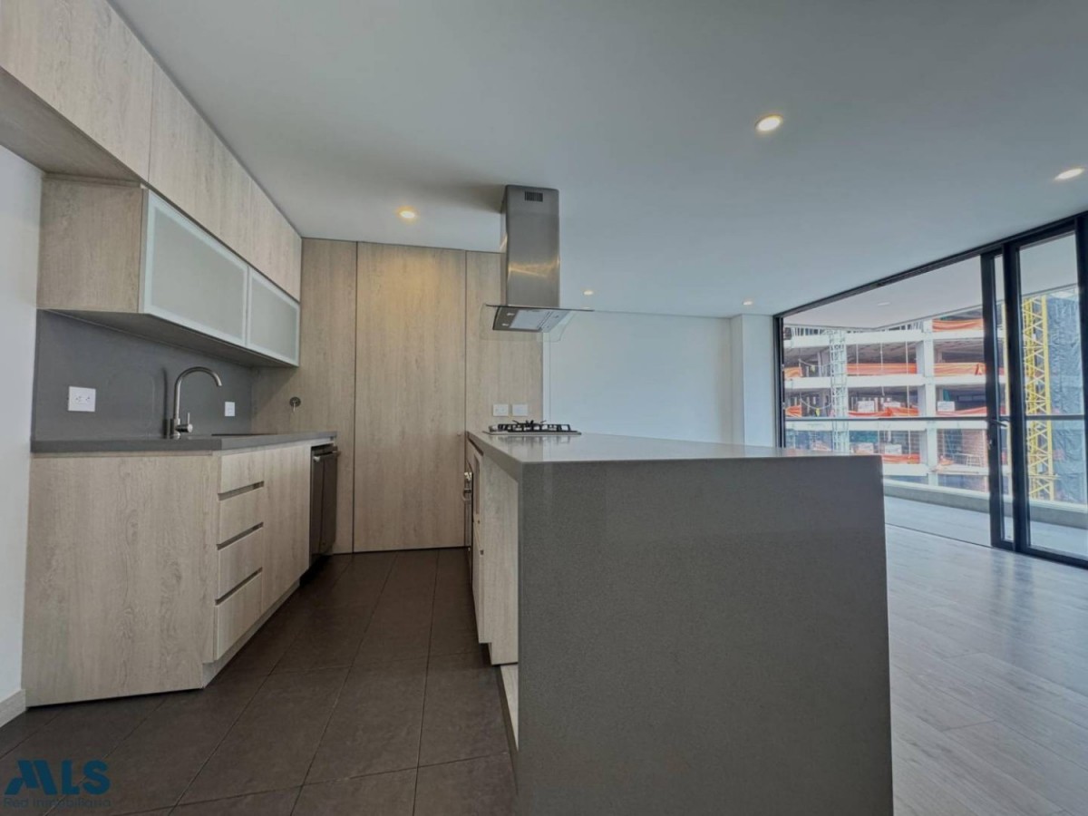 Apartamento en venta en Altos Del Poblado, Medellín · foto 10 de 24
