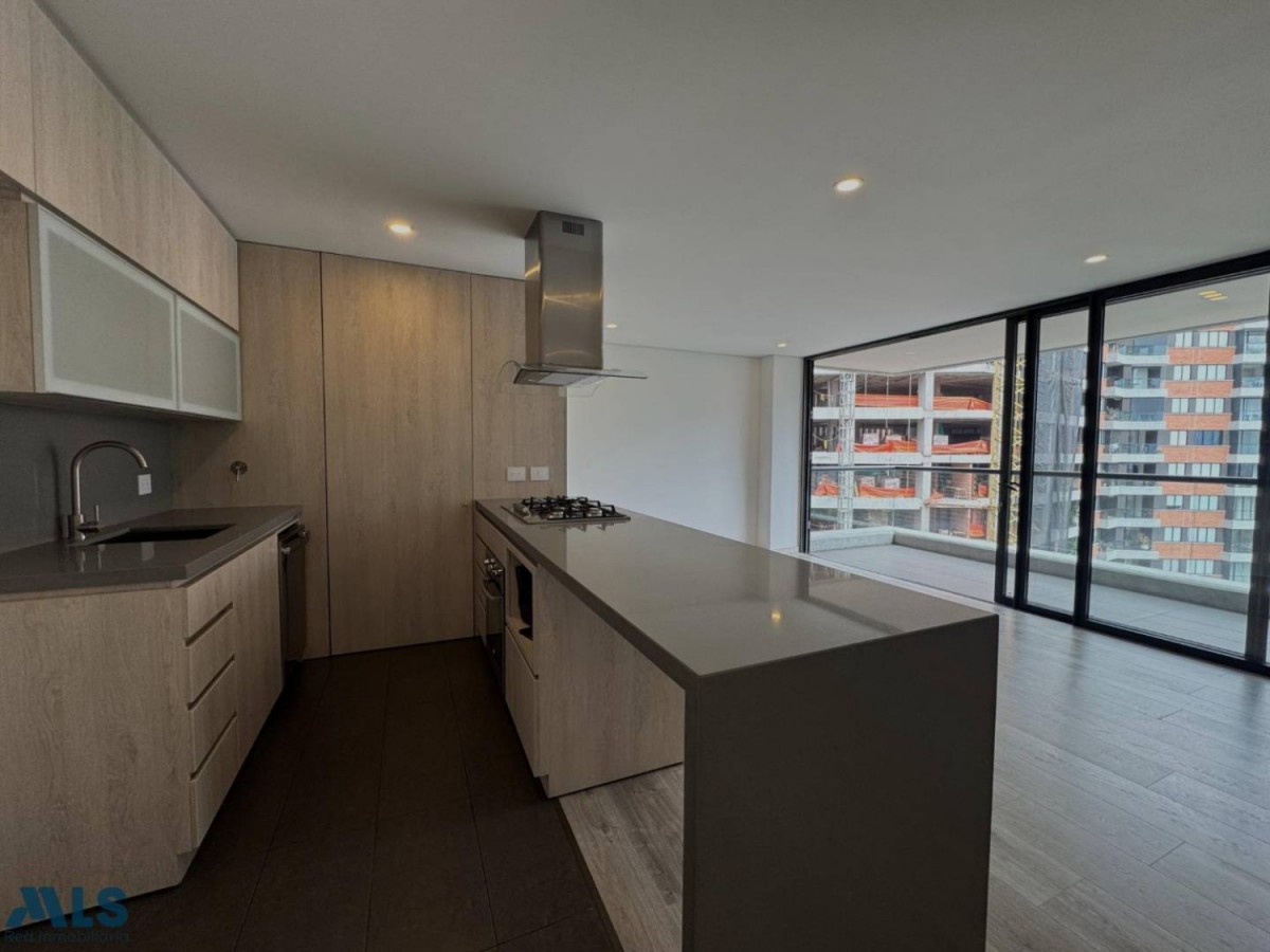 Apartamento en venta en Altos Del Poblado, Medellín · foto 12 de 24