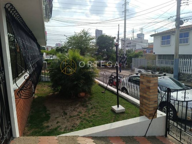 Casa de 5 alcobas en venta en Cañaveral Panamericano, Floridablanca, 300 m² · foto 2 de 24