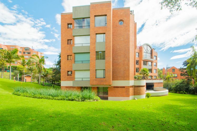 Apartamento de 3 alcobas en venta en Usaquen, Bogotá, 305 m² · foto 2 de 24