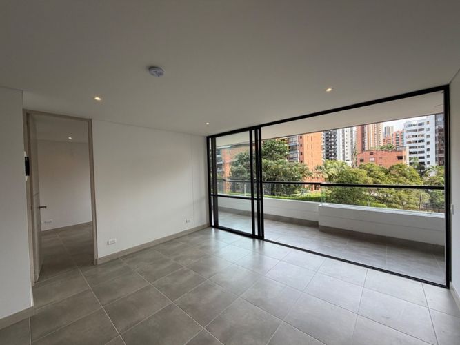 Apartamento de 2 alcobas en arriendo en El Poblado, Medellín, 87 m² · foto 2 de 13