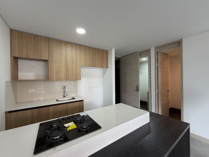 Apartamento de 2 alcobas en arriendo en El Poblado, Medellín, 87 m² · foto 3 de 13