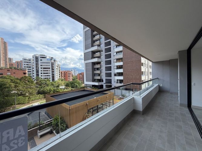 Apartamento de 2 alcobas en arriendo en El Poblado, Medellín, 87 m² · foto 5 de 13
