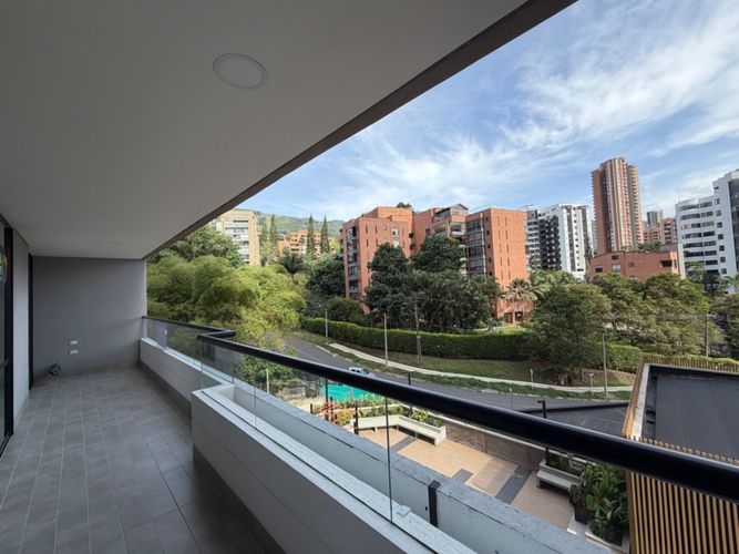 Apartamento de 2 alcobas en arriendo en El Poblado, Medellín, 87 m² · foto 6 de 13