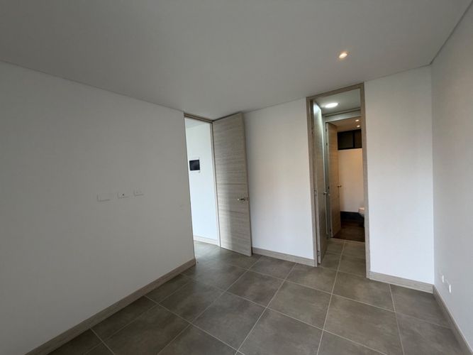 Apartamento de 2 alcobas en arriendo en El Poblado, Medellín, 87 m² · foto 11 de 13